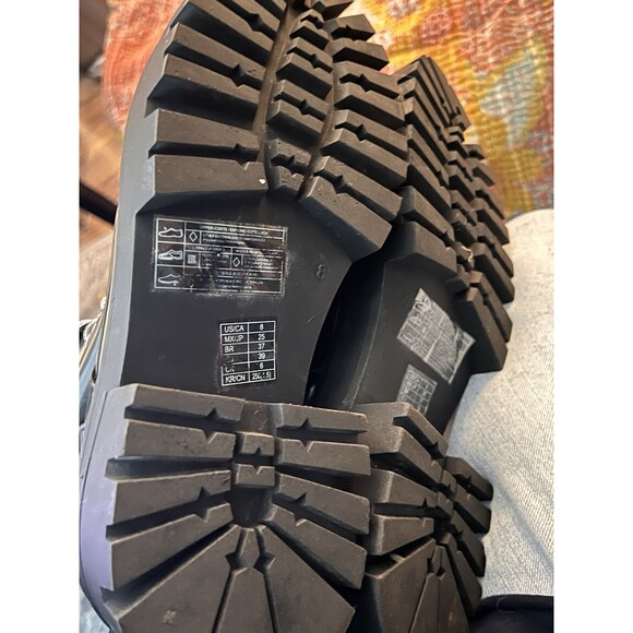 Forever 21 Fab Shiny Black Chunky Boots With Silver Laces Size 8 Worn Once! - Picture 9 of 9